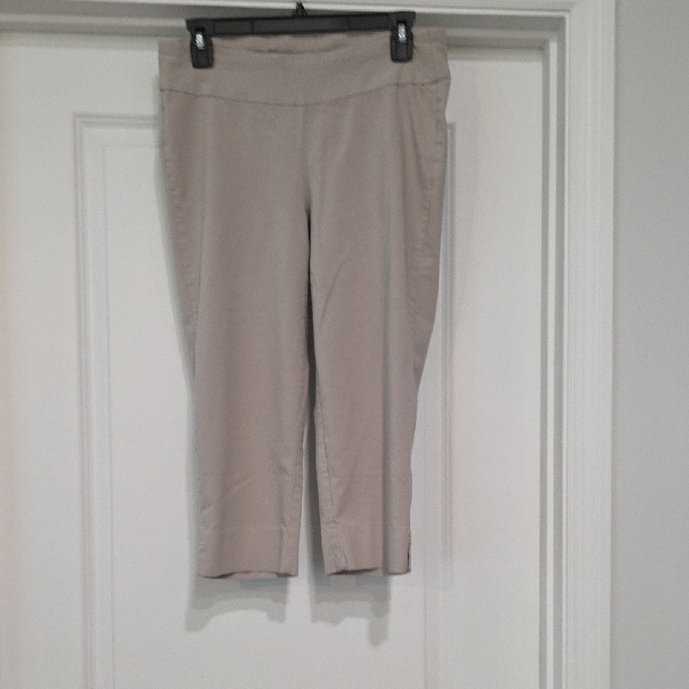 Larry Levine Women's Pull-On Beige Capris